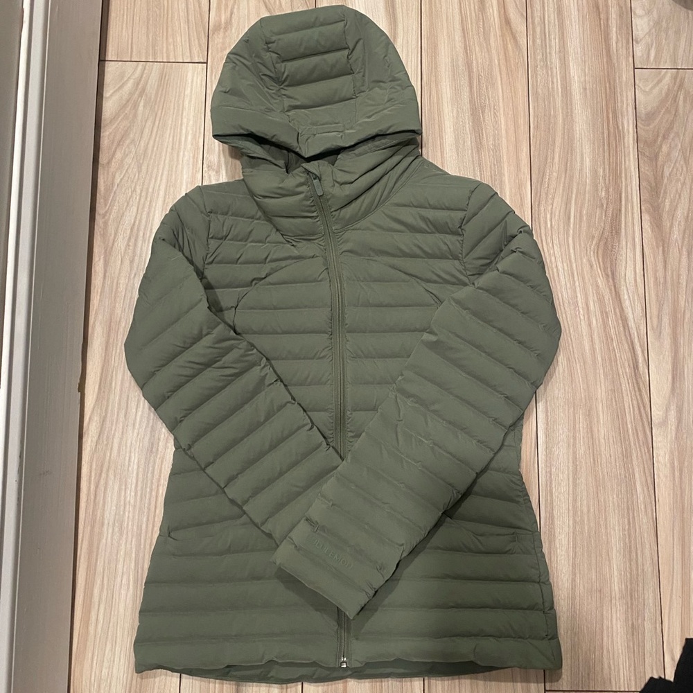 lululemon Women’s Pack it Down Jacket size 10 Green. Very good condition.